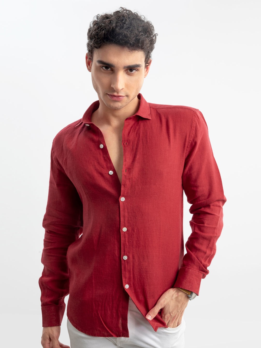 

Snitch Men Red Slim Fit Linen Casual Shirt