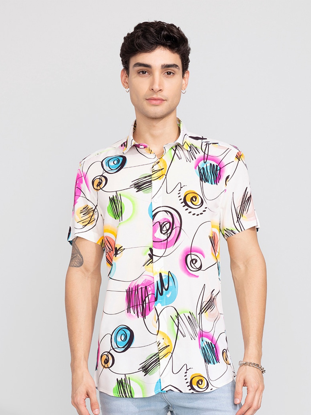 

Snitch Men White & Pink Abstract Printed Cotton Casual Shirt