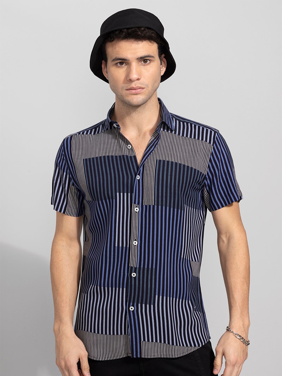 

Snitch Men Grey & Black Striped Slim Fit Casual Shirt