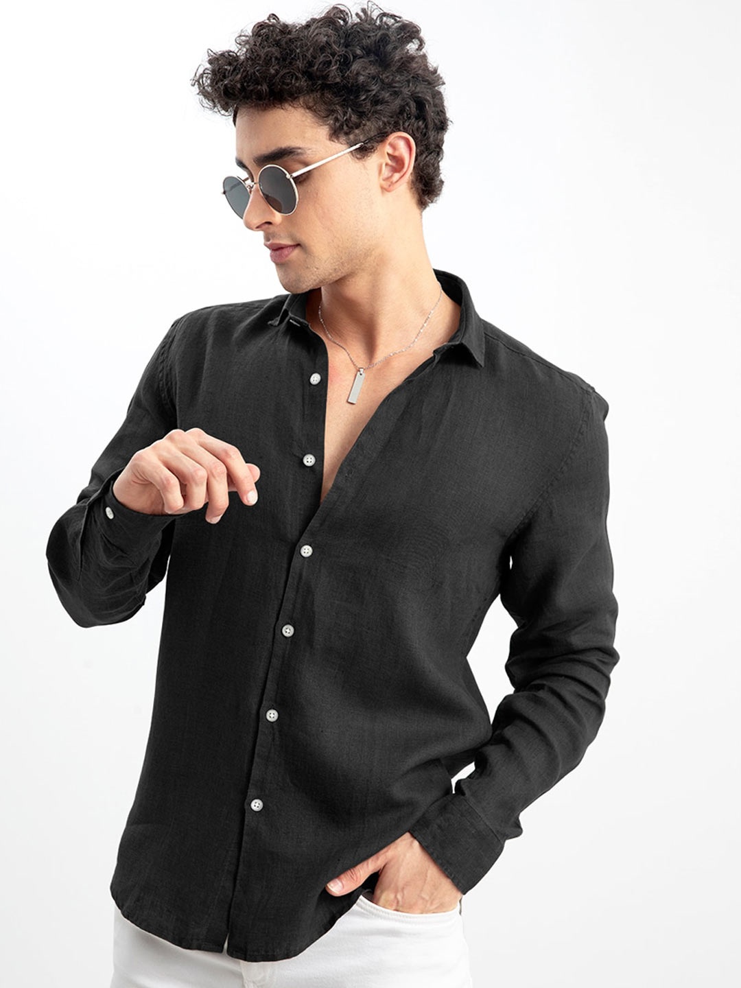 

Snitch Men Black Slim Fit Linen Casual Shirt