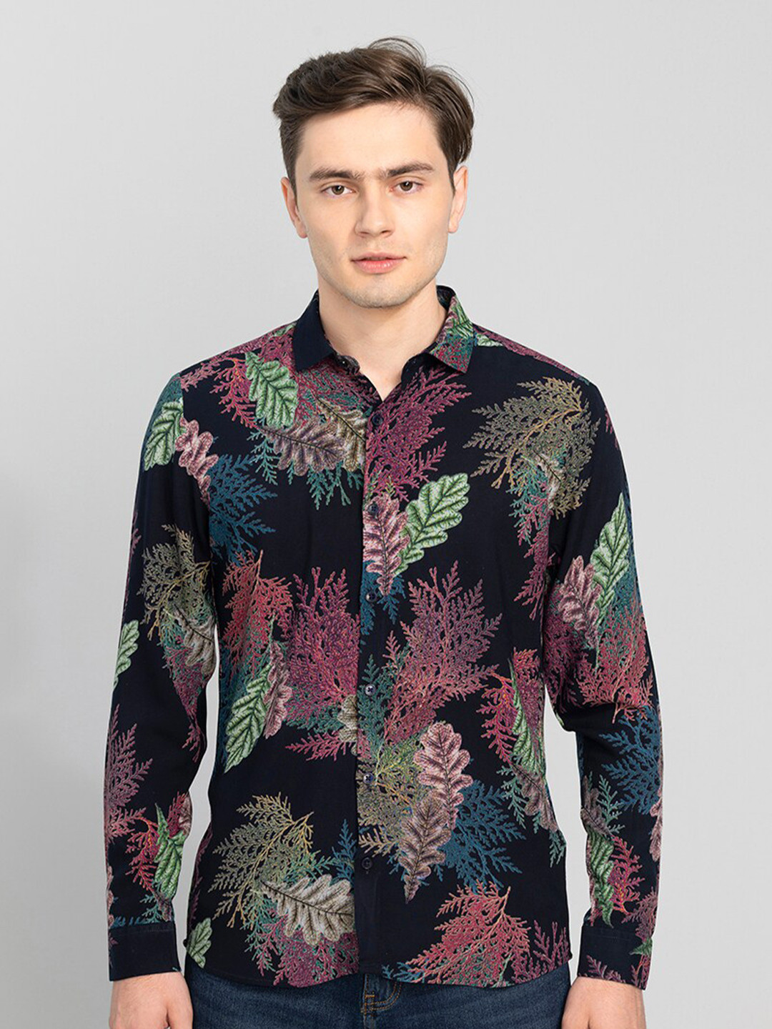 

Snitch Men Black & Blue Floral Printed Slim Fit Casual Shirt