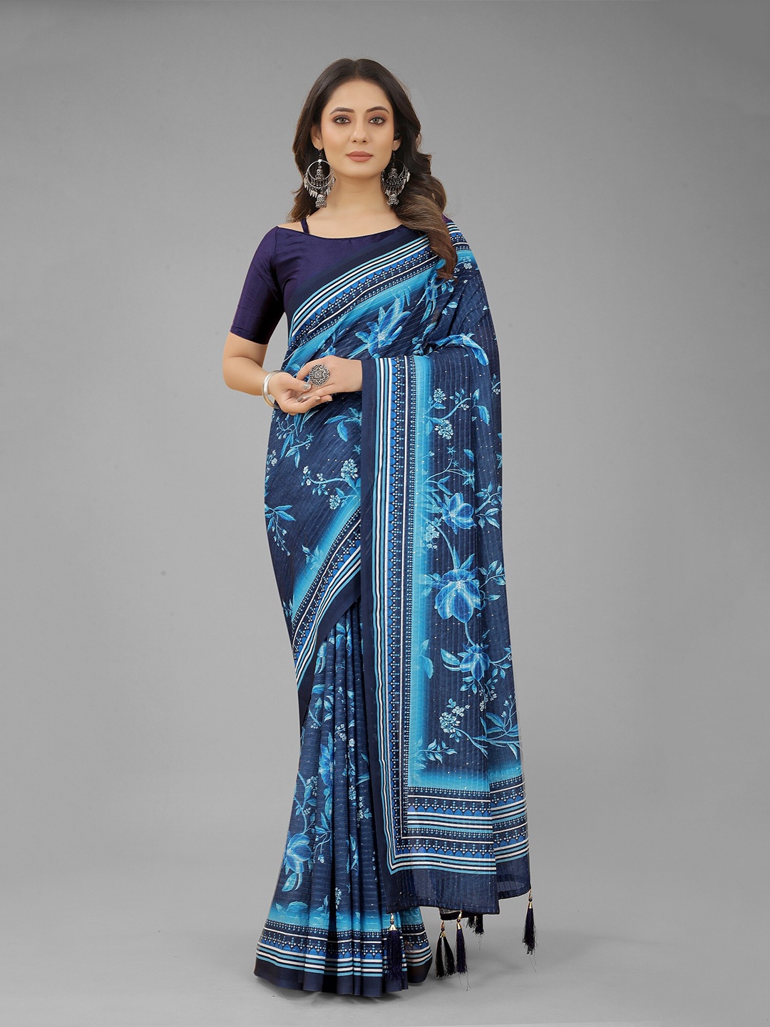 

Nityanta Fab Blue & White Floral Ikat Saree