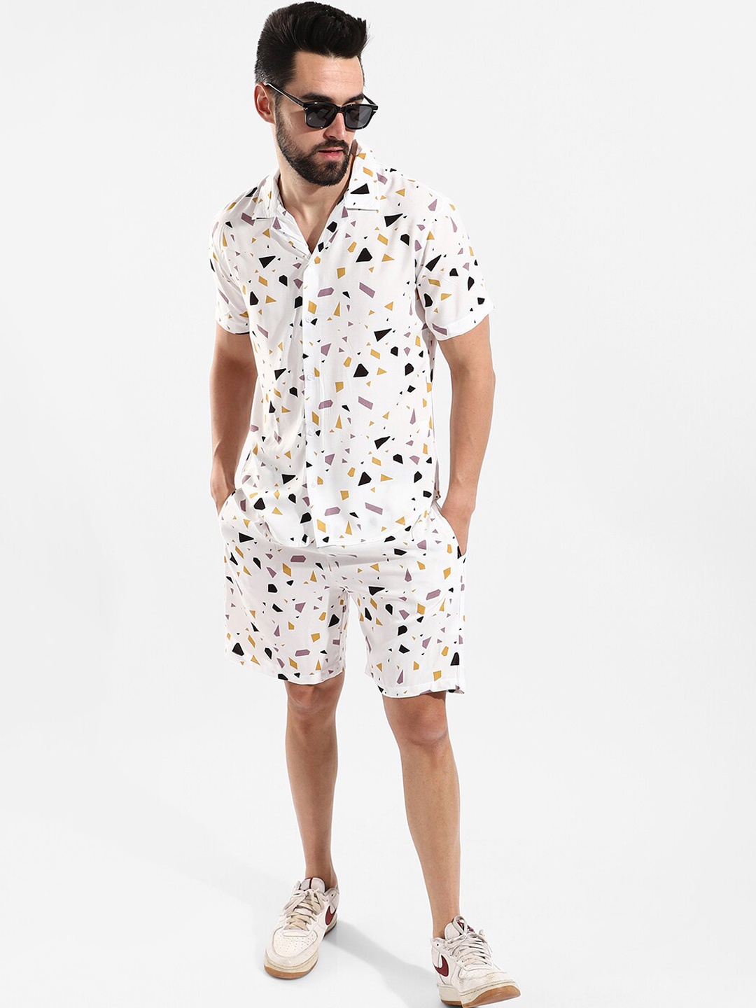 

Campus Sutra Men White & Purple Printed T-shirt with Shorts