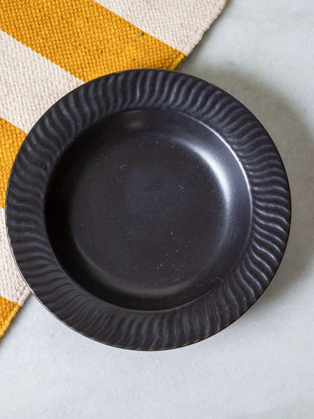 

JASMEY HOMES Black Dishwasher and Microwave Safe Ceramic Glossy Plate