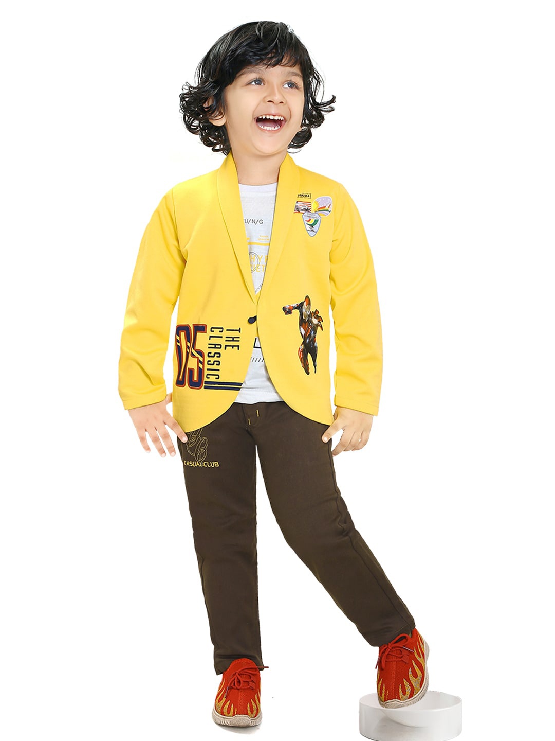 

TS TRENDS Boys Yellow & White Printed Pure Cotton T-shirt with Trousers & Blazer