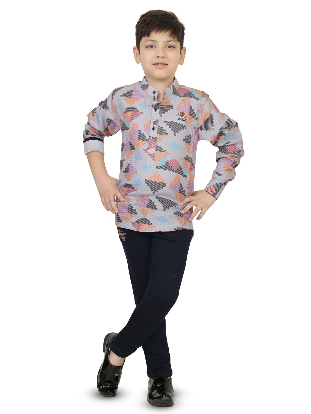 

TS TRENDS Boys Grey & Black Printed Pure Cotton Kurta with Trousers