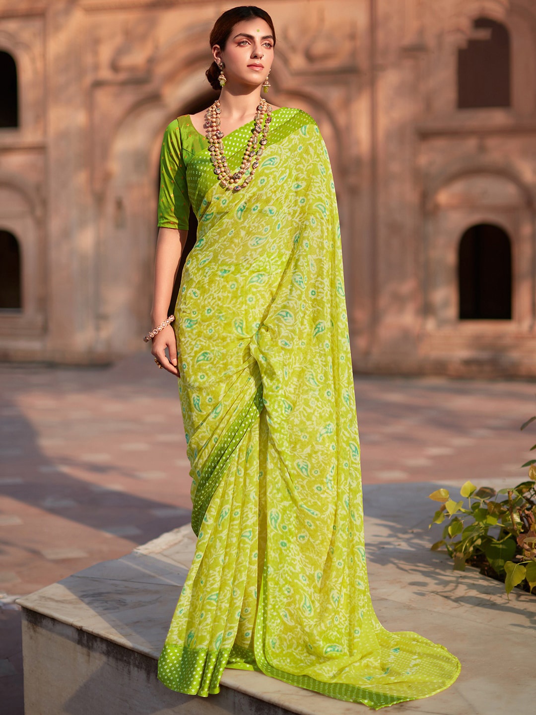 

Mitera Yellow & Green Floral Pure Chiffon Banarasi Saree