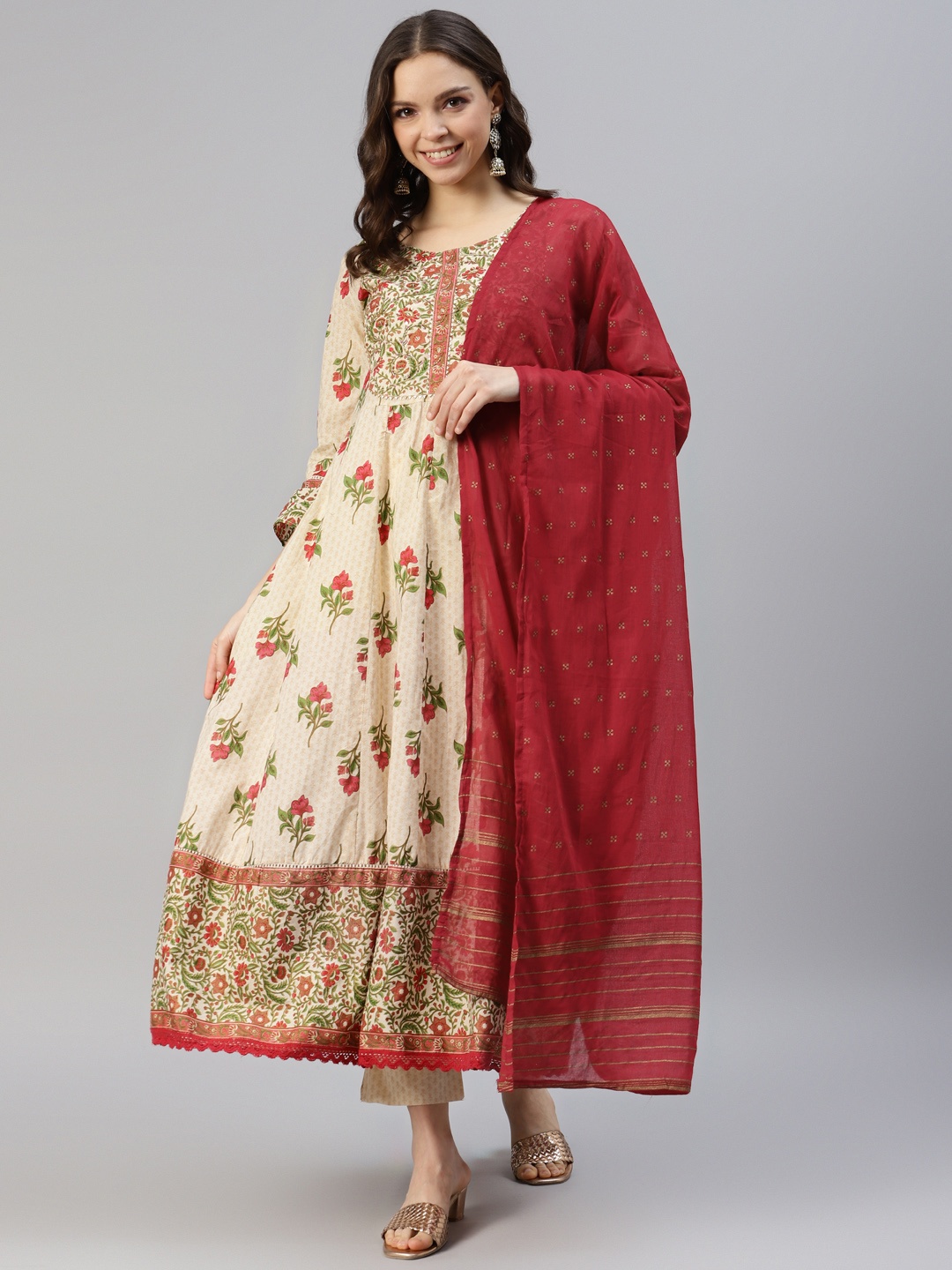 

DIVYANK Women Floral Printed Sequinned Kurta with Trousers & Dupatta, Cream