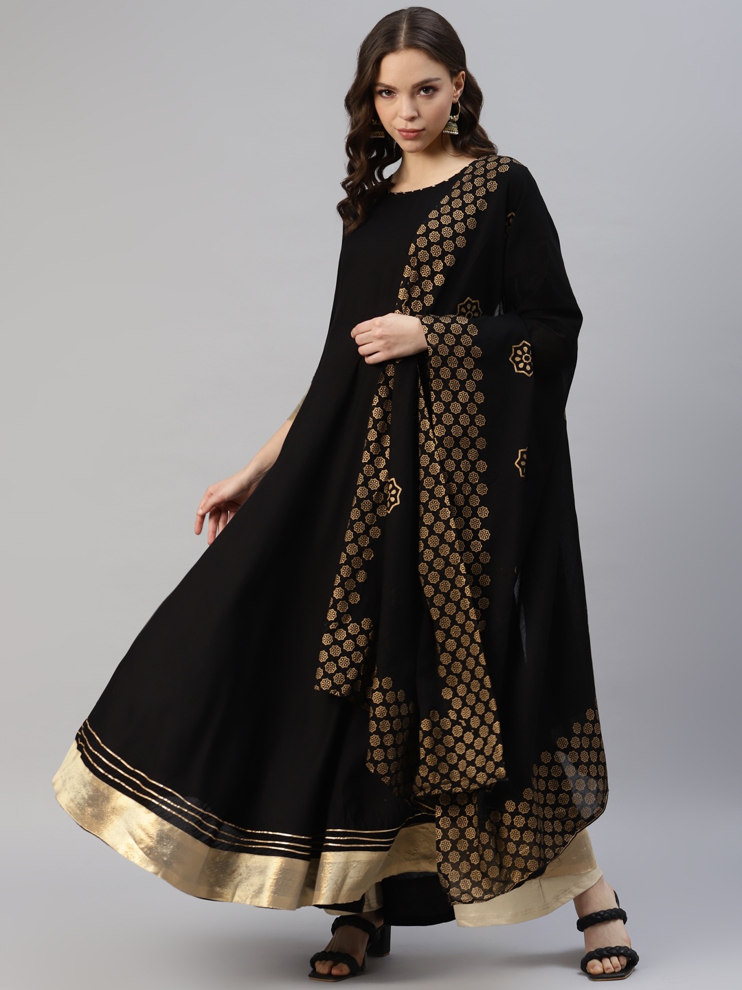

DIVYANK Women Solid Anarkali Kurta & Dupatta, Black
