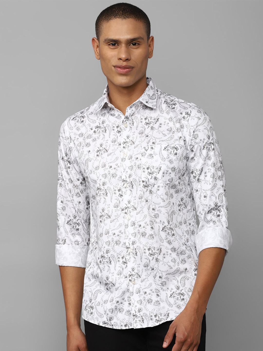 

Allen Solly Men White Cotton Slim Fit Floral Printed Casual Shirt