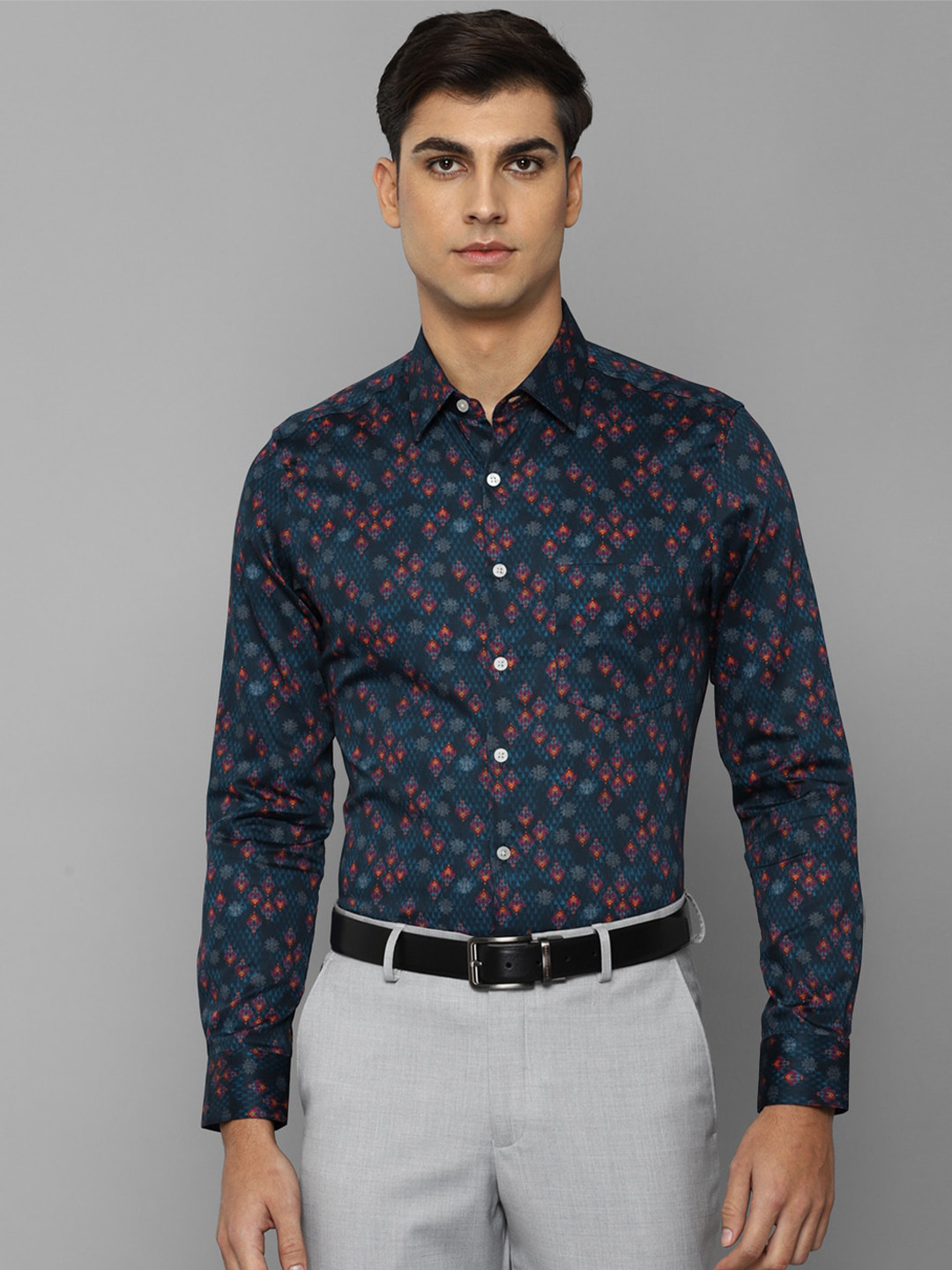 

Louis Philippe Men Blue Slim Fit Floral Printed Cotton Formal Shirt
