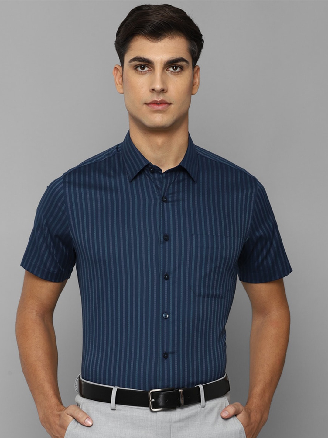 

Louis Philippe Men Slim Fit Striped Formal Shirt, Navy blue