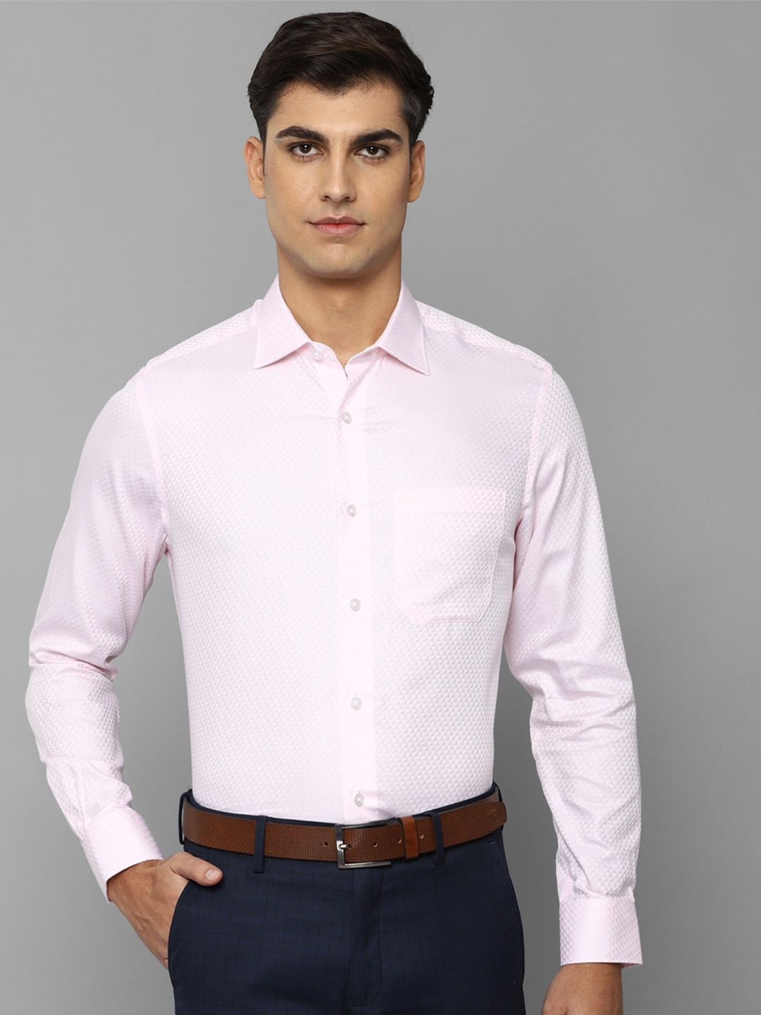 

Louis Philippe Men Pink Solid Slim Fit Formal Shirt
