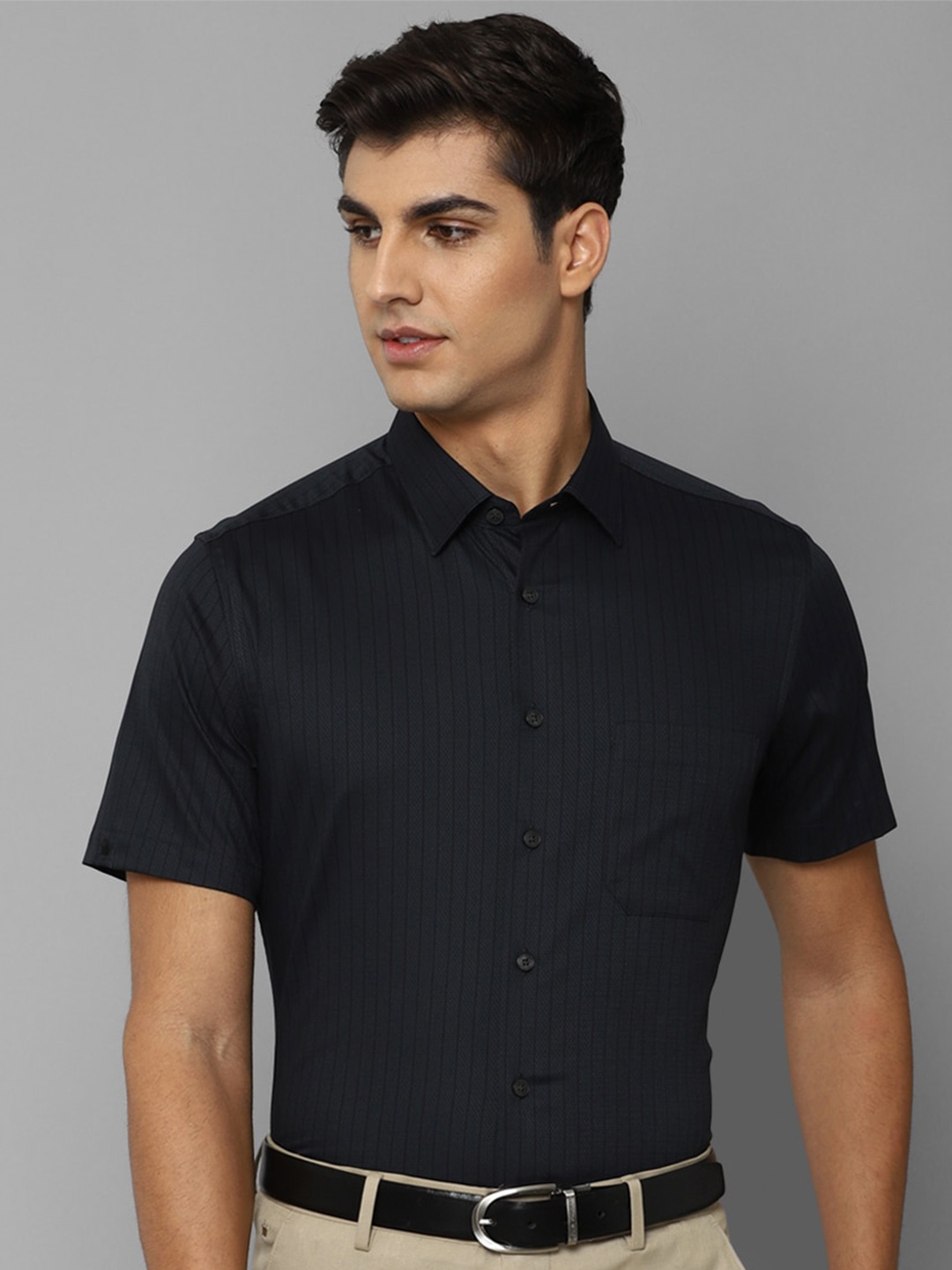 

Louis Philippe Men Slim Fit Striped Formal Shirt, Black