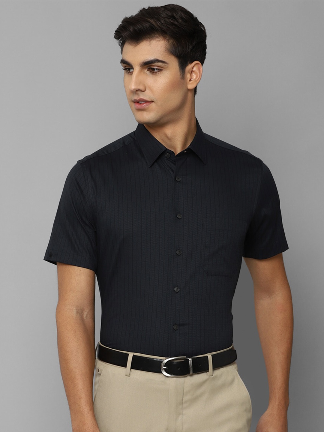 

Louis Philippe Men Slim Fit Striped Formal Shirt, Black