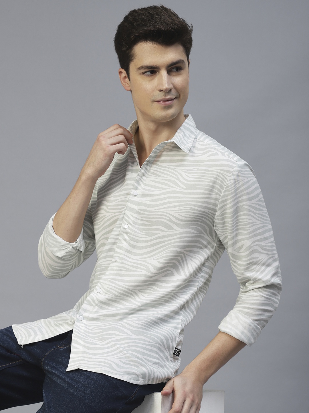 

Rigo Men Green Slim Fit Horizontal Striped Casual Shirt