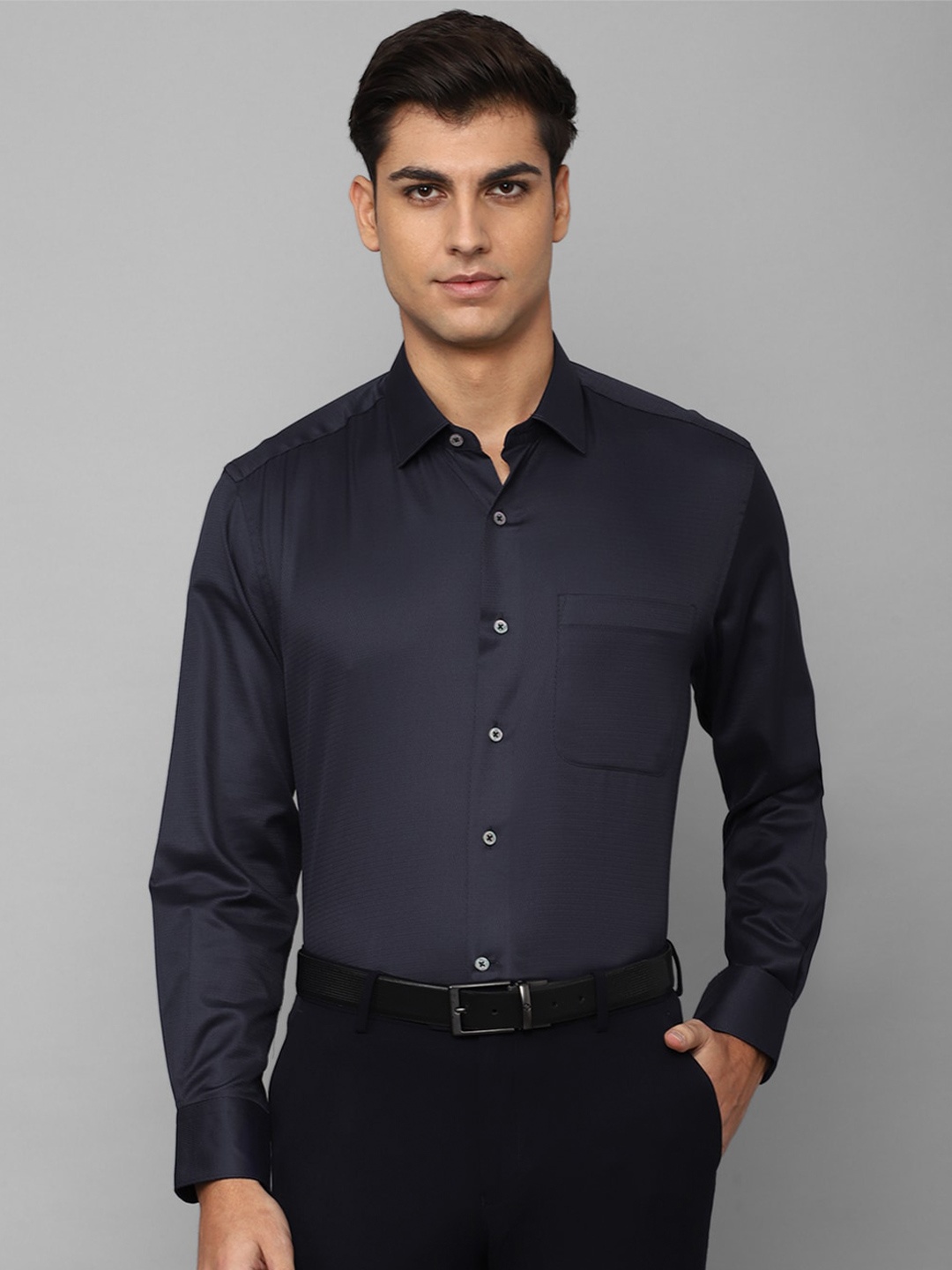 

Luxure by Louis Philippe Men Slim Fit Pure Cotton Formal Shirt, Navy blue