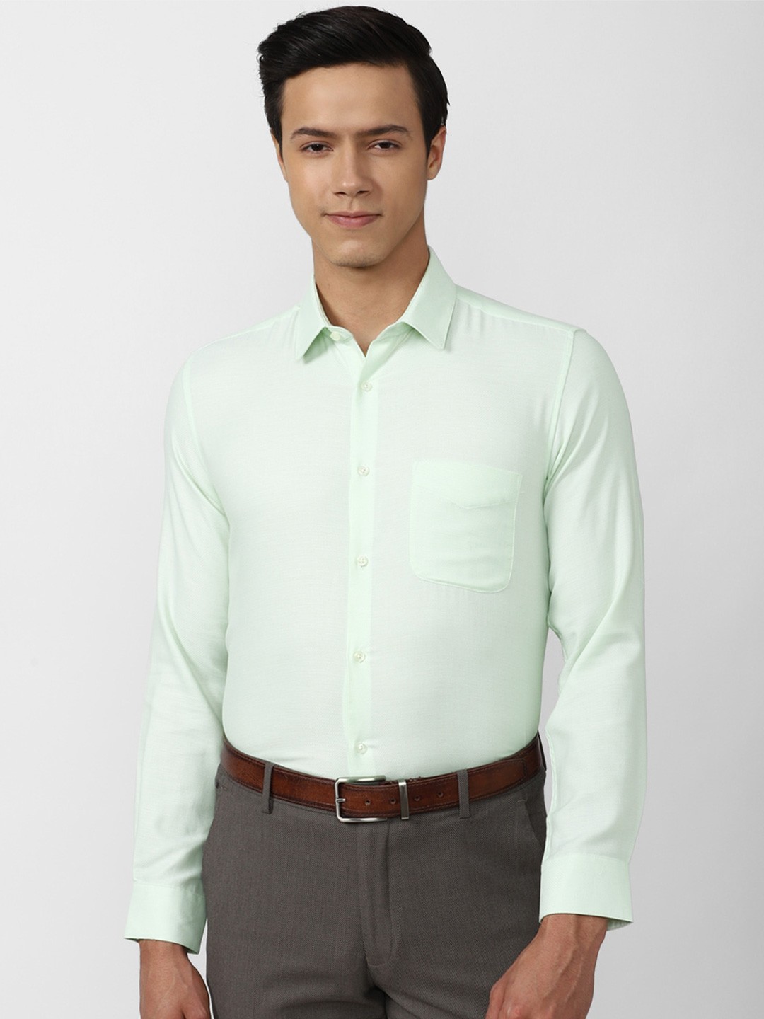 

Peter England Men Green Solid Regular Fit Formal Shirt