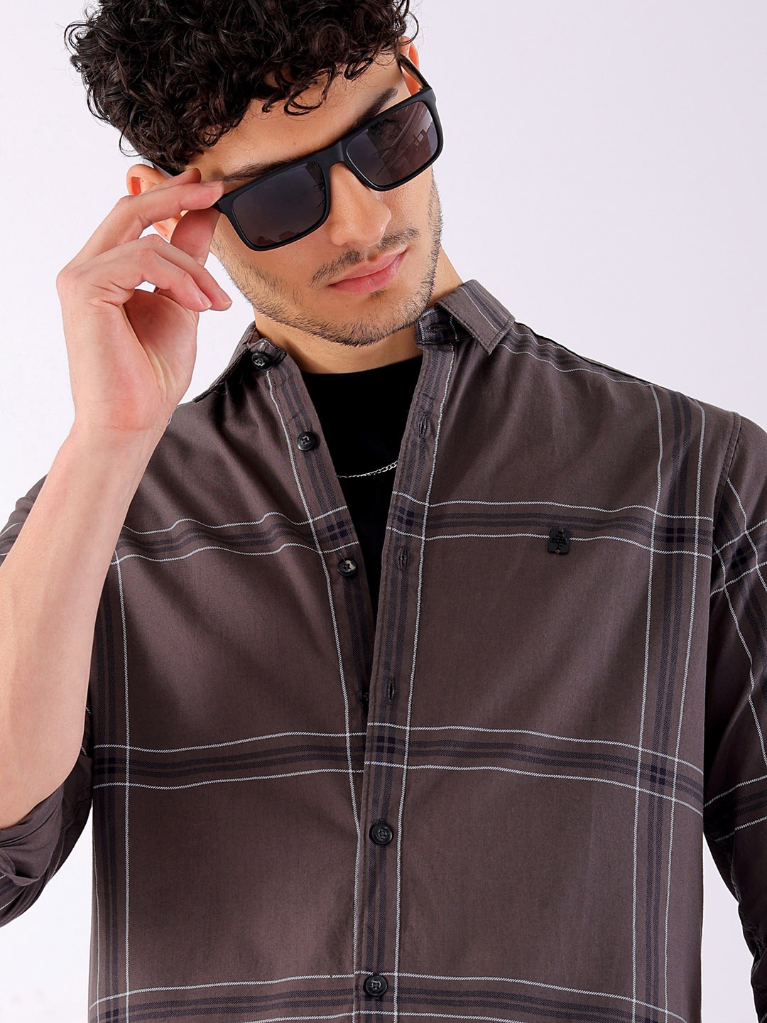

The Indian Garage Co Men Checked Pure Cotton Casual Shirt, Taupe