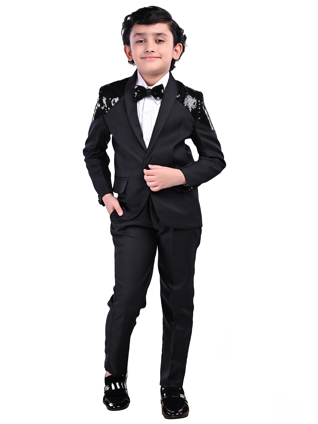 

ahhaaaa Boys Black Self-Design 5-Piece Partywear Tuxedo Suit