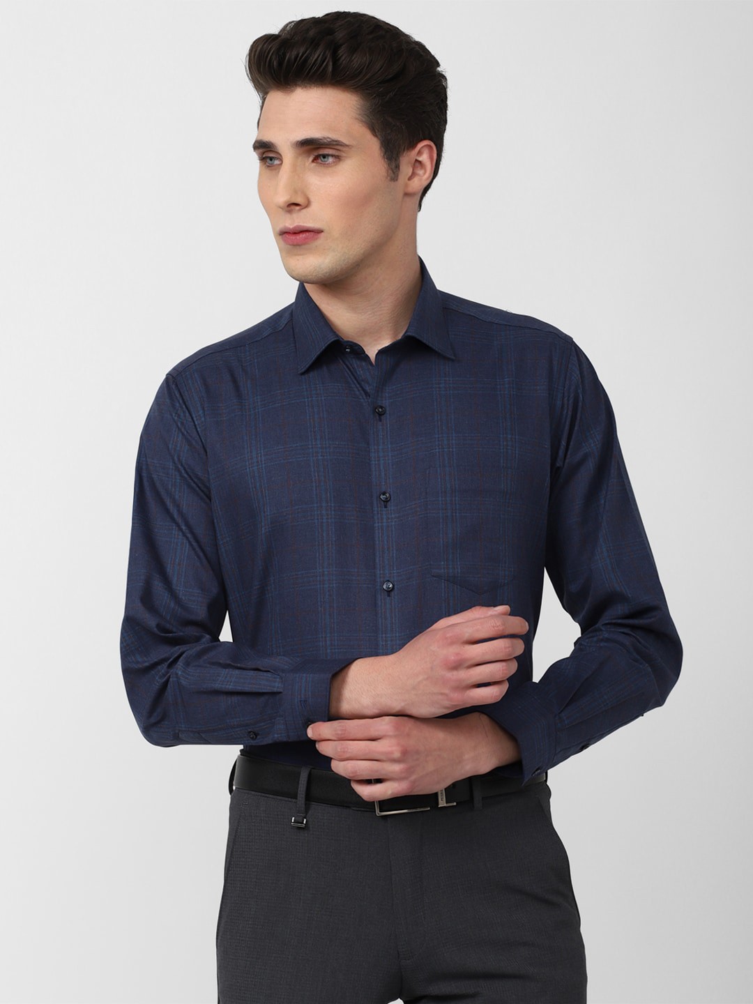 

Van Heusen Durapress Men Checked Pure Cotton Wrinkle Resistant & Easy Care Formal Shirt, Navy blue