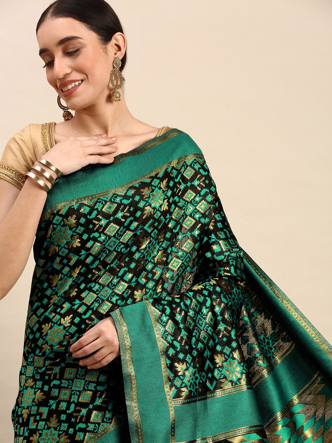 

SANGAM PRINTS Ethnic Motifs Woven Design Saree, Black