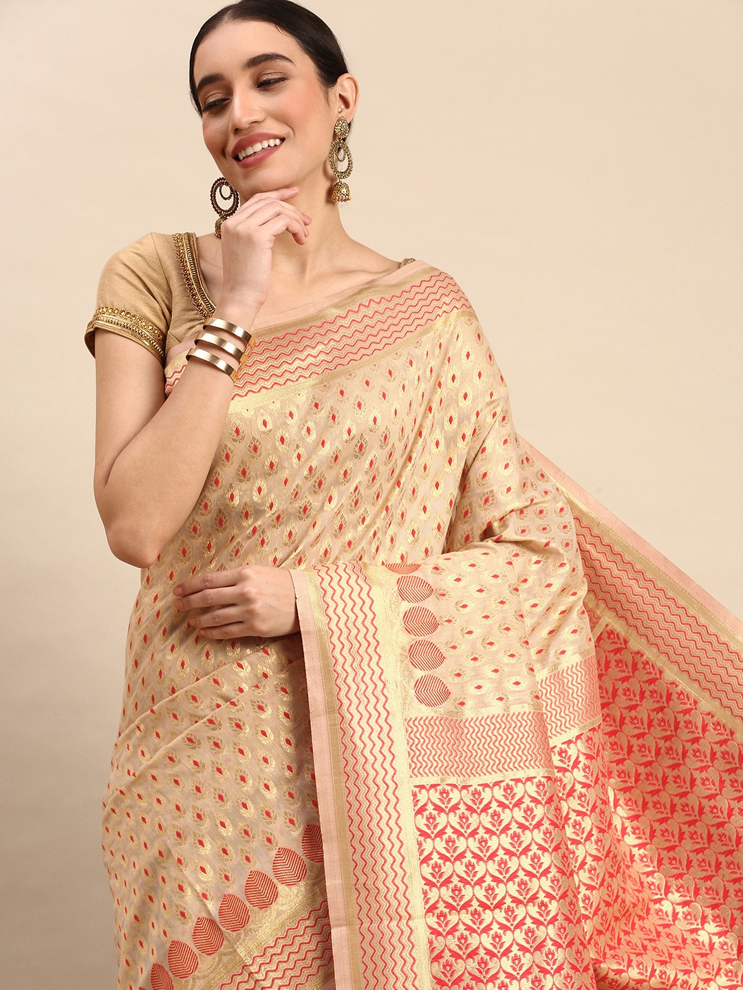 

SANGAM PRINTS Cream-Coloured & Red Ethnic Motifs Woven Design Saree