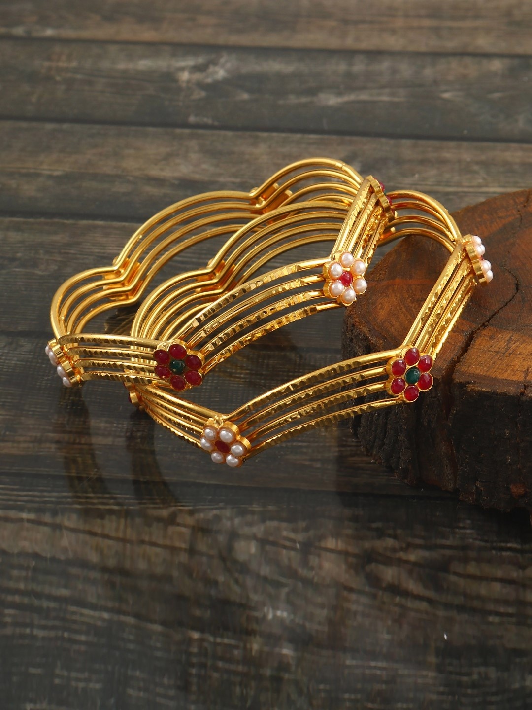 

Jewar Mandi Set Of 2 Red & White Gold-Plated Stones & Beads Studded Bangle Set