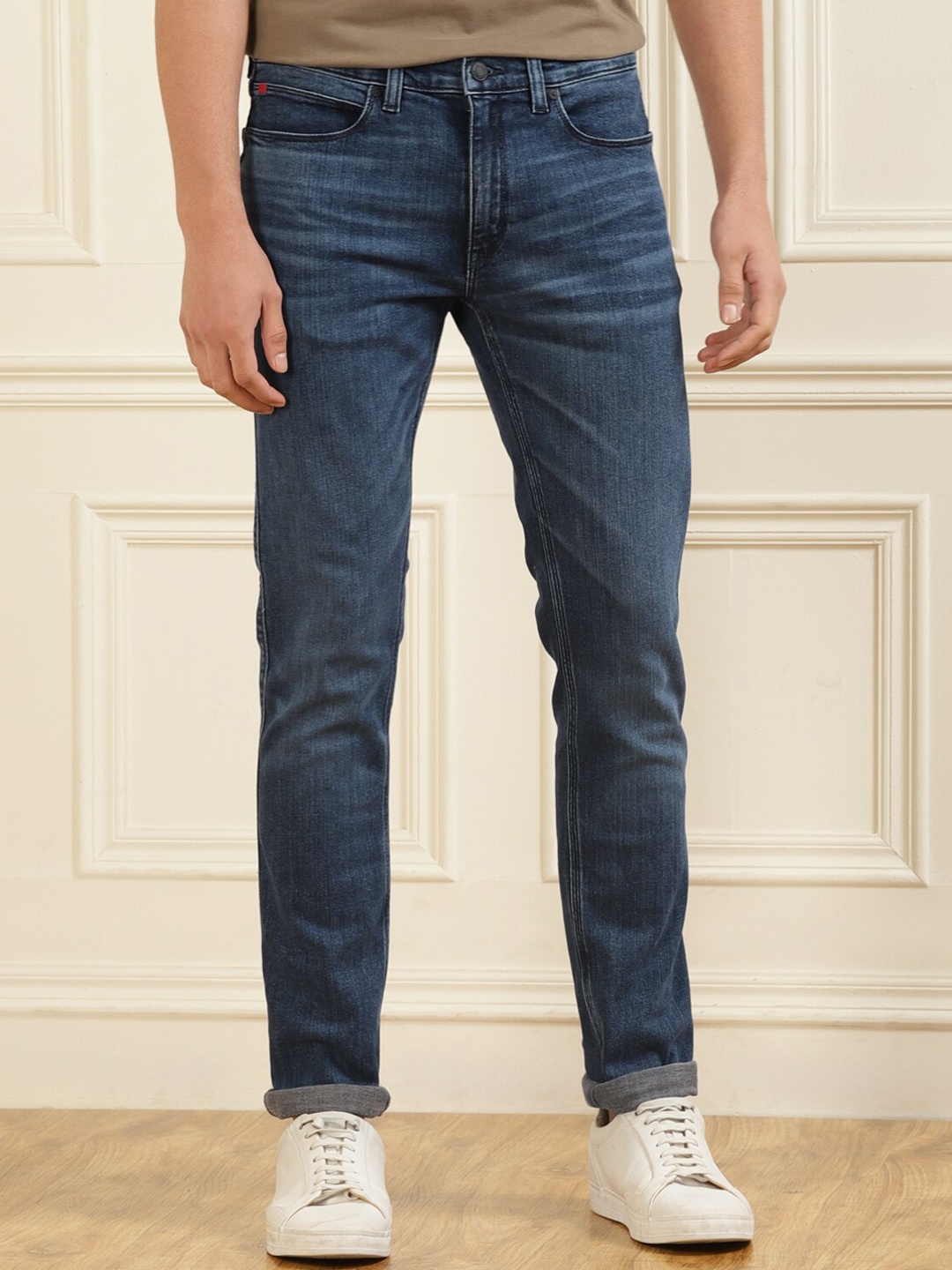 

HUGO Men Blue Medium Shade Stretchable Jeans