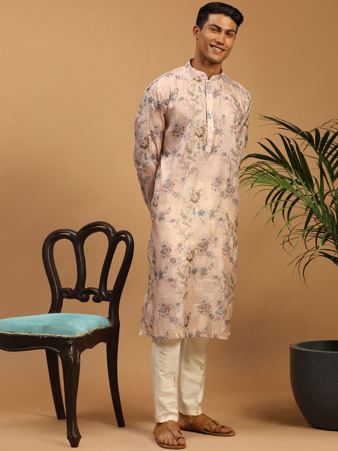 

VASTRAMAY Men Pink Floral Printed Kurta with Pyjamas
