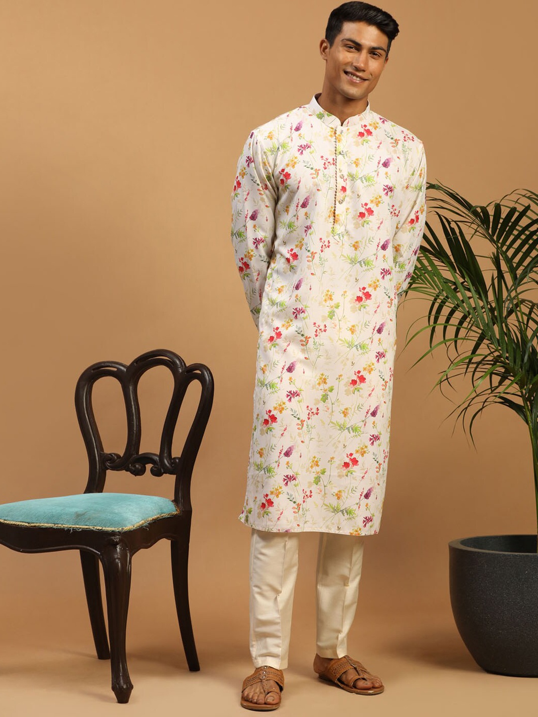

VASTRAMAY Men Cream-Coloured Floral Printed Kurta with Pyjamas