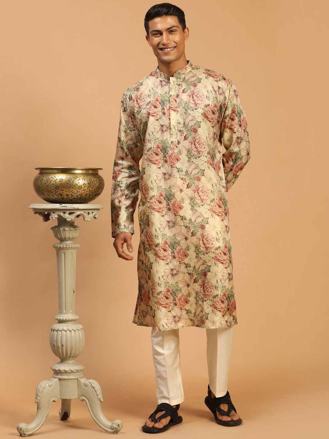 

VASTRAMAY Men Brown Floral Printed Kurta with Pyjamas