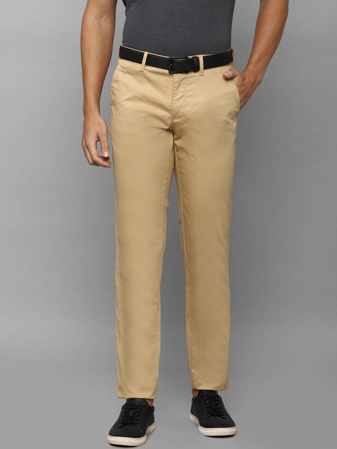 

Louis Philippe Sport Men Khaki Cotton Slim Fit Trousers