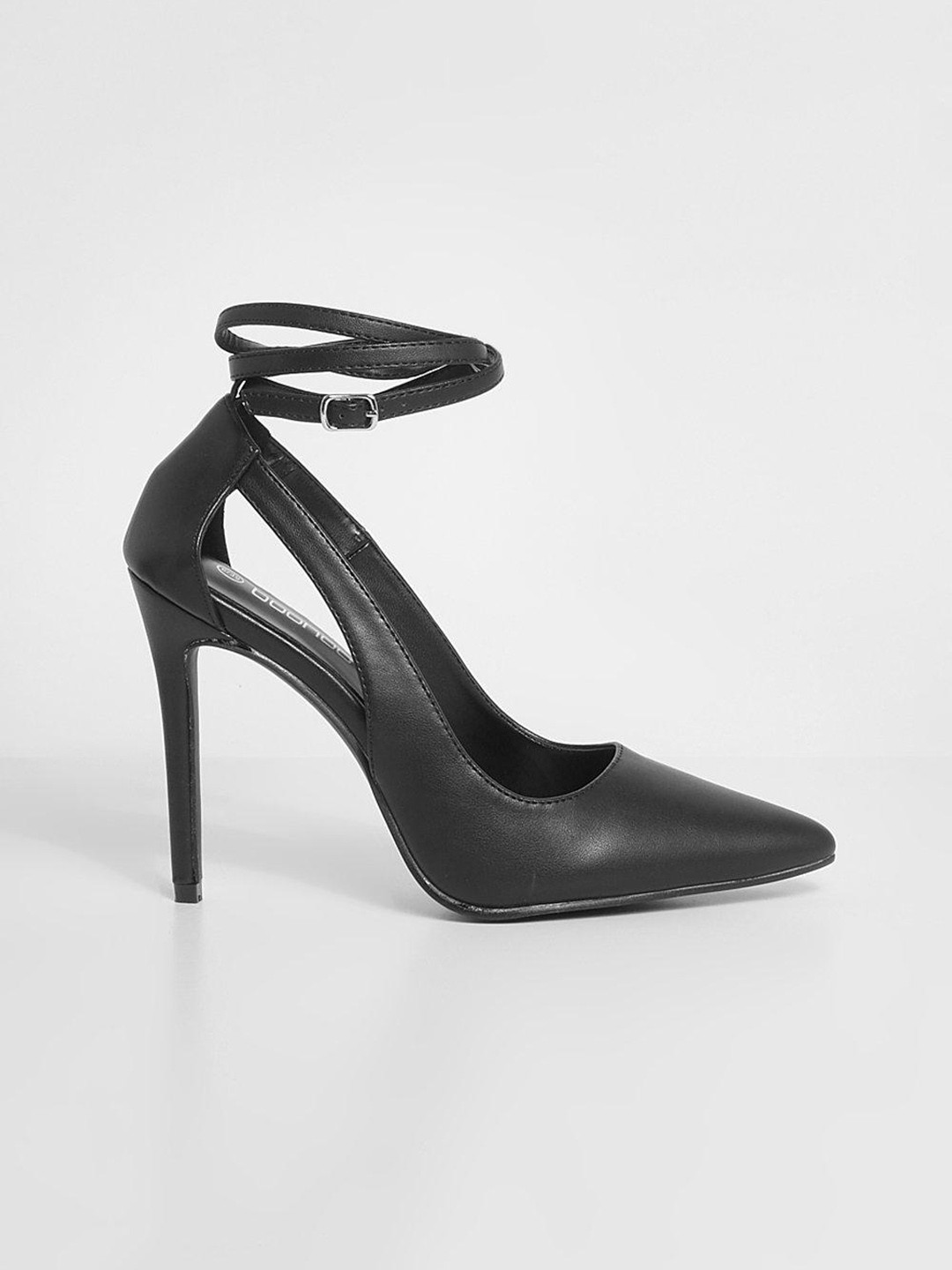 

Boohoo Black Cut-Out Mid-Top Pumps