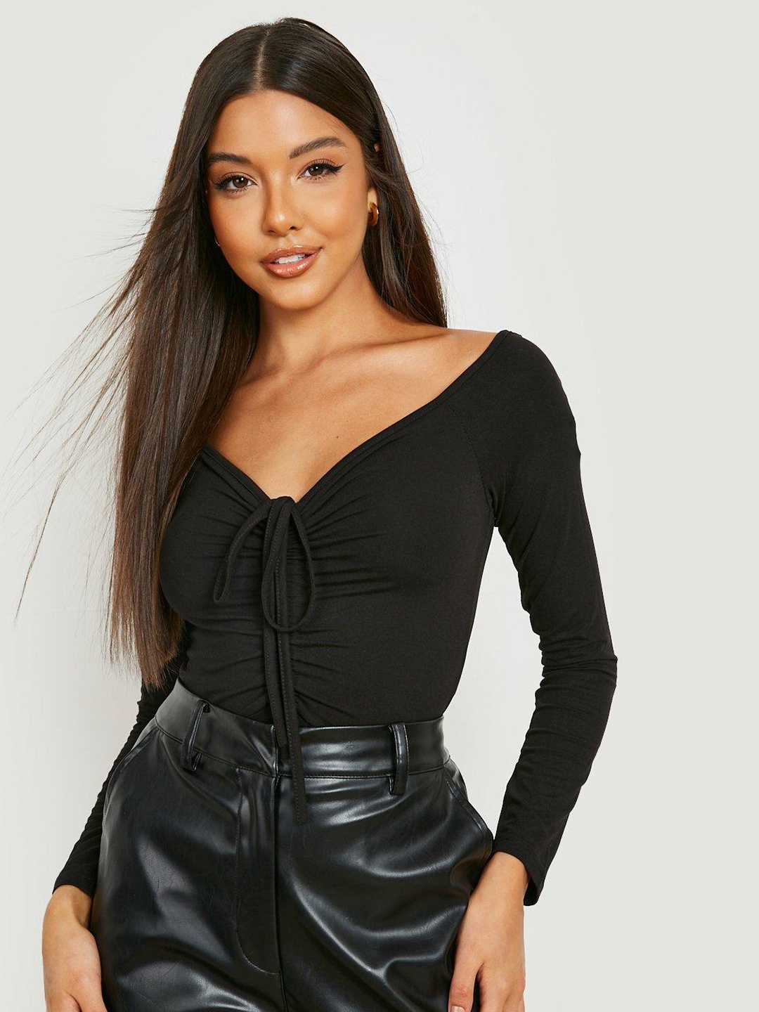 

Boohoo Black Solid V-Neck Knitted Bodysuit