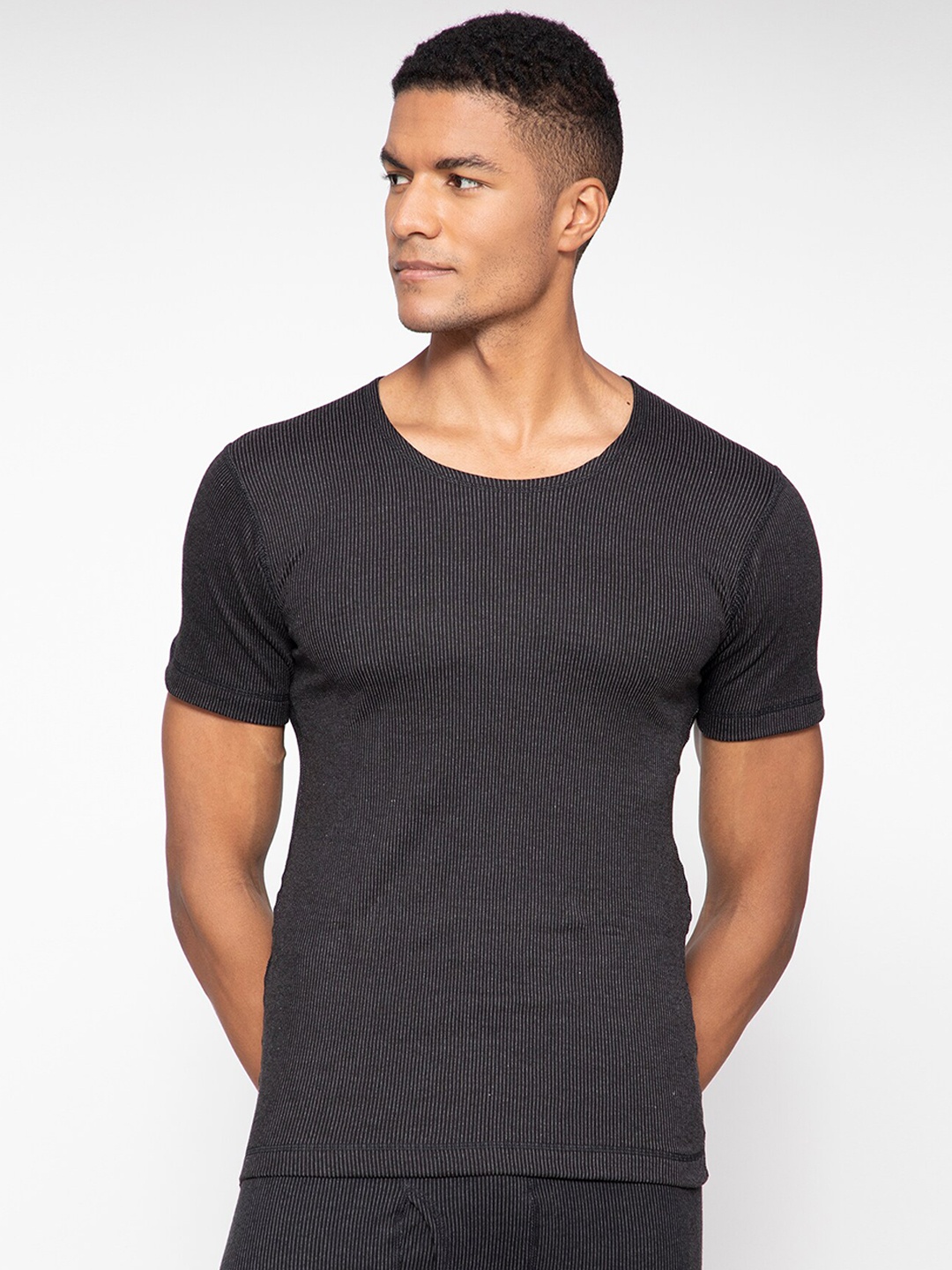 

SPORTO Ultima Men Black Striped Modern-Fit Thermal Tops