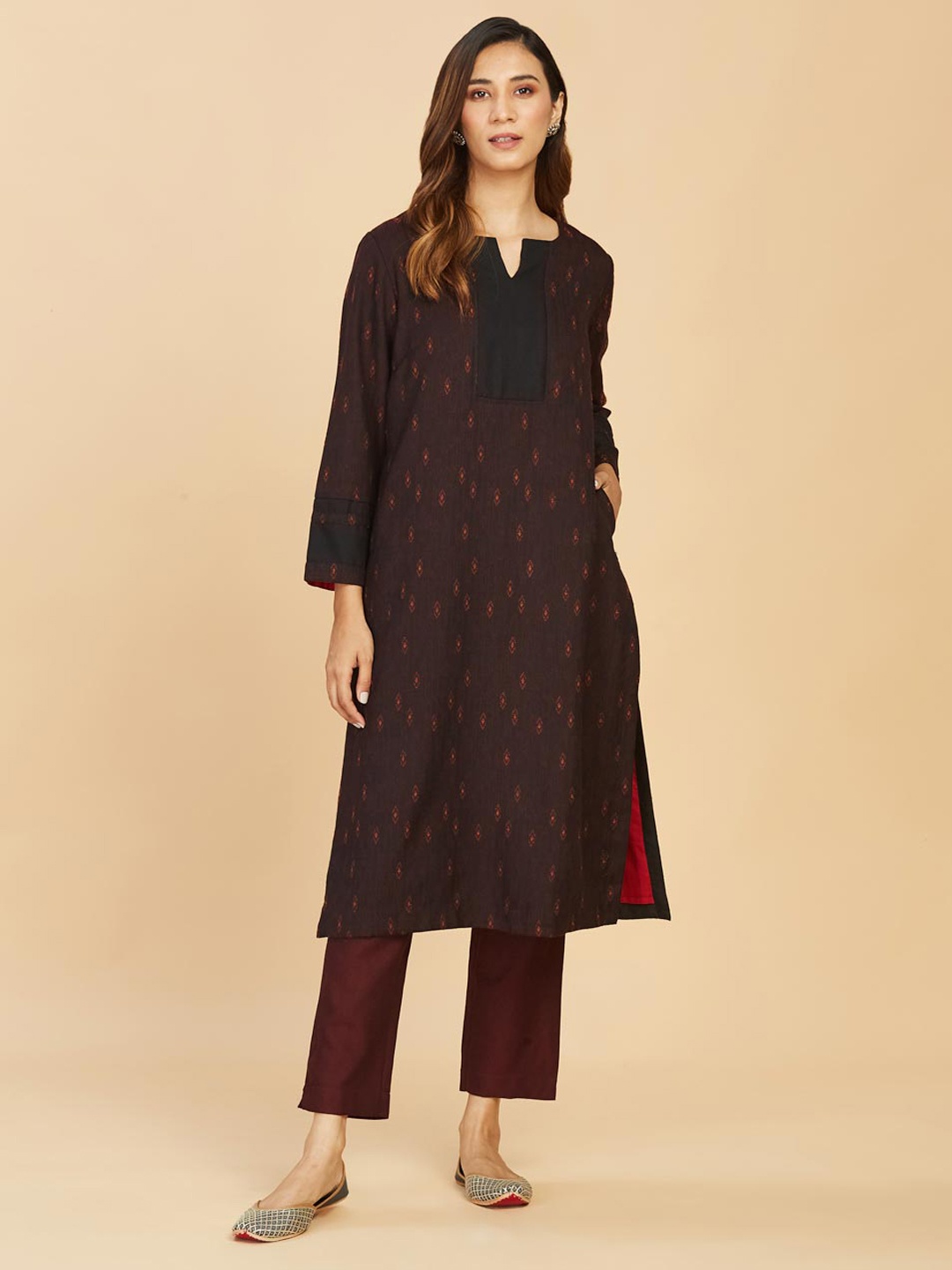 

Fabindia Women Maroon & Black Abstract Woven Design Cotton Kurta