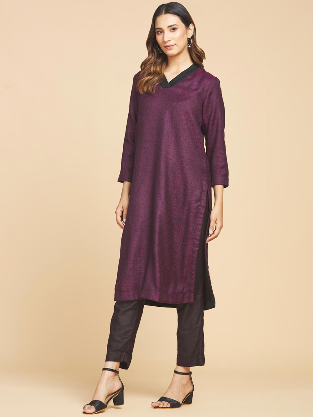 

Fabindia Straight Fit V-Neck Cotton Kurta, Purple