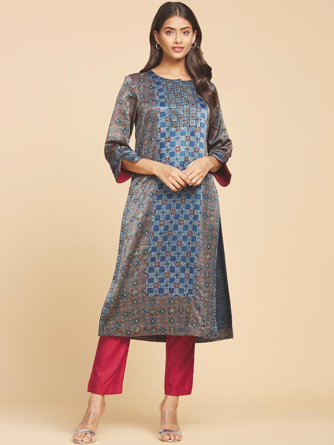 

Fabindia Women Blue & Maroon Geometric Printed Kurta