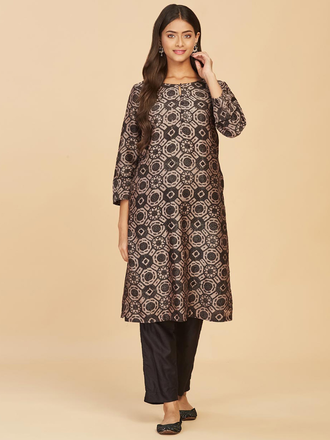 

Fabindia Geometric Printed Keyhole Neck Kurta, Beige