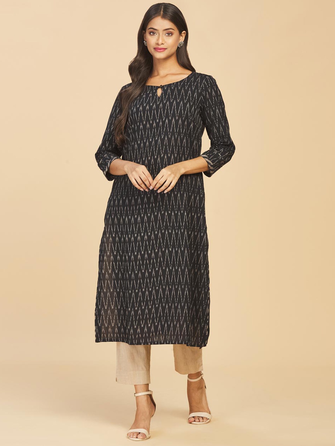 

Fabindia Women Black Chevron Printed Keyhole Neck Cotton Kurta