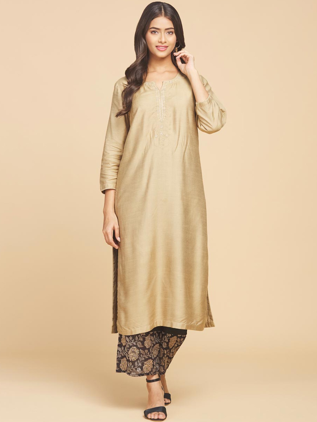 

Fabindia Women Beige & Off White Ethnic Motifs Embroidered Notched Neck Kurta