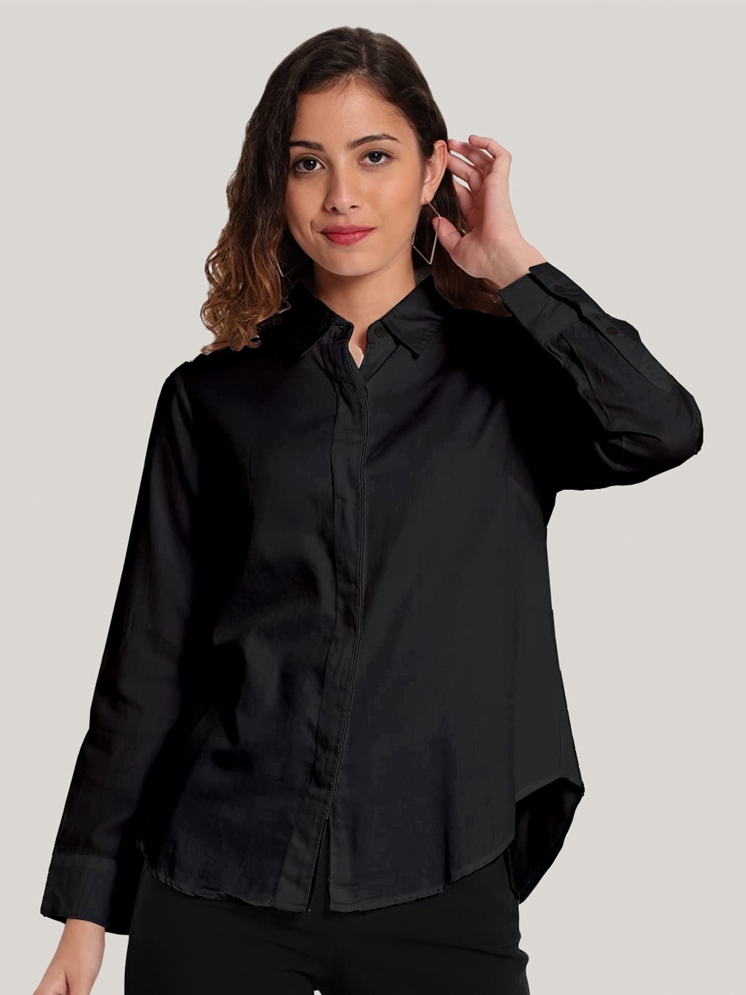 

Indietoga Women Black Classic Slim Fit Formal Shirt