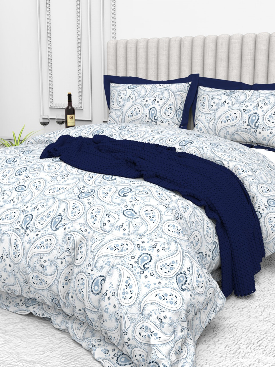 

THE WHITE MOSS White & Blue Ethnic Motifs Cotton 250 TC King Bedsheet with 2 Pillow Covers