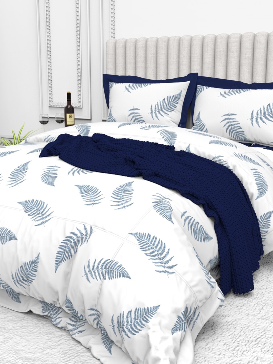 

THE WHITE MOSS White & Blue Floral Cotton 250 TC King Bedsheet with 2 Pillow Covers