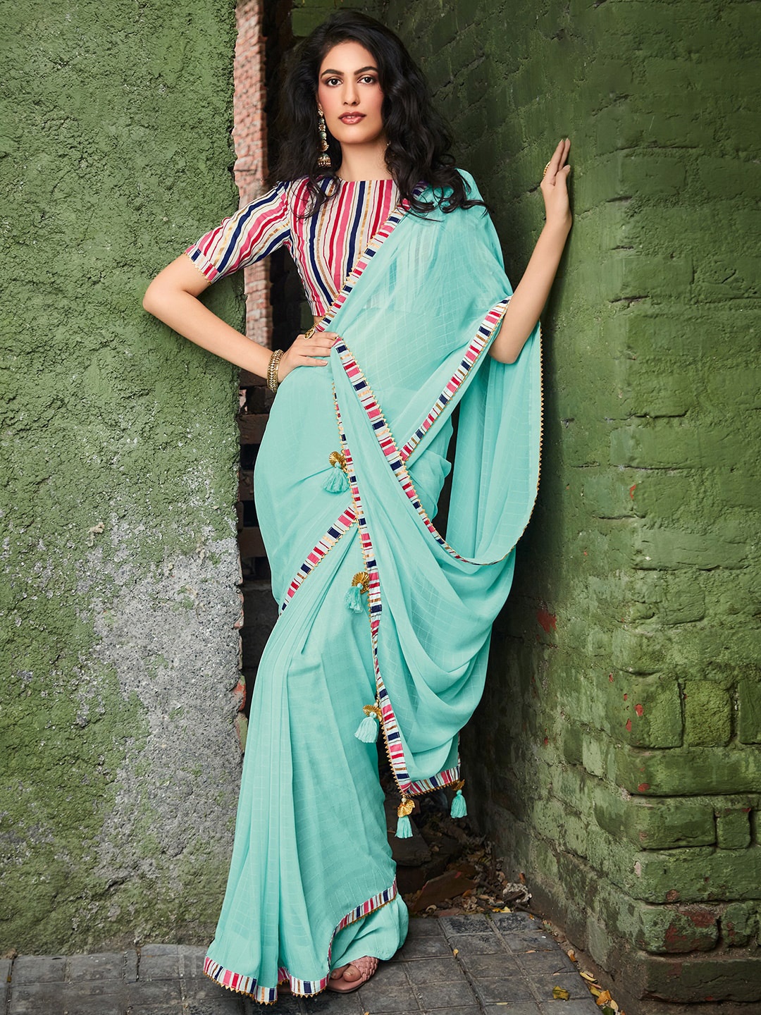 

Mitera Sea Green & Pink Checked Gotta Patti Pure Georgette Taant Saree