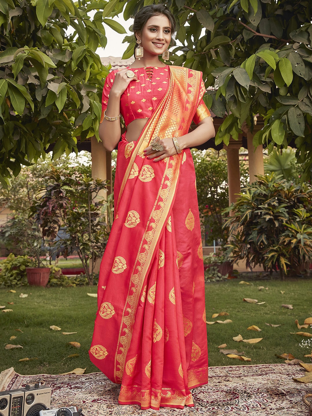 

Mitera Red & Gold-Toned Ethnic Motifs Zari Silk Blend Bagh Saree