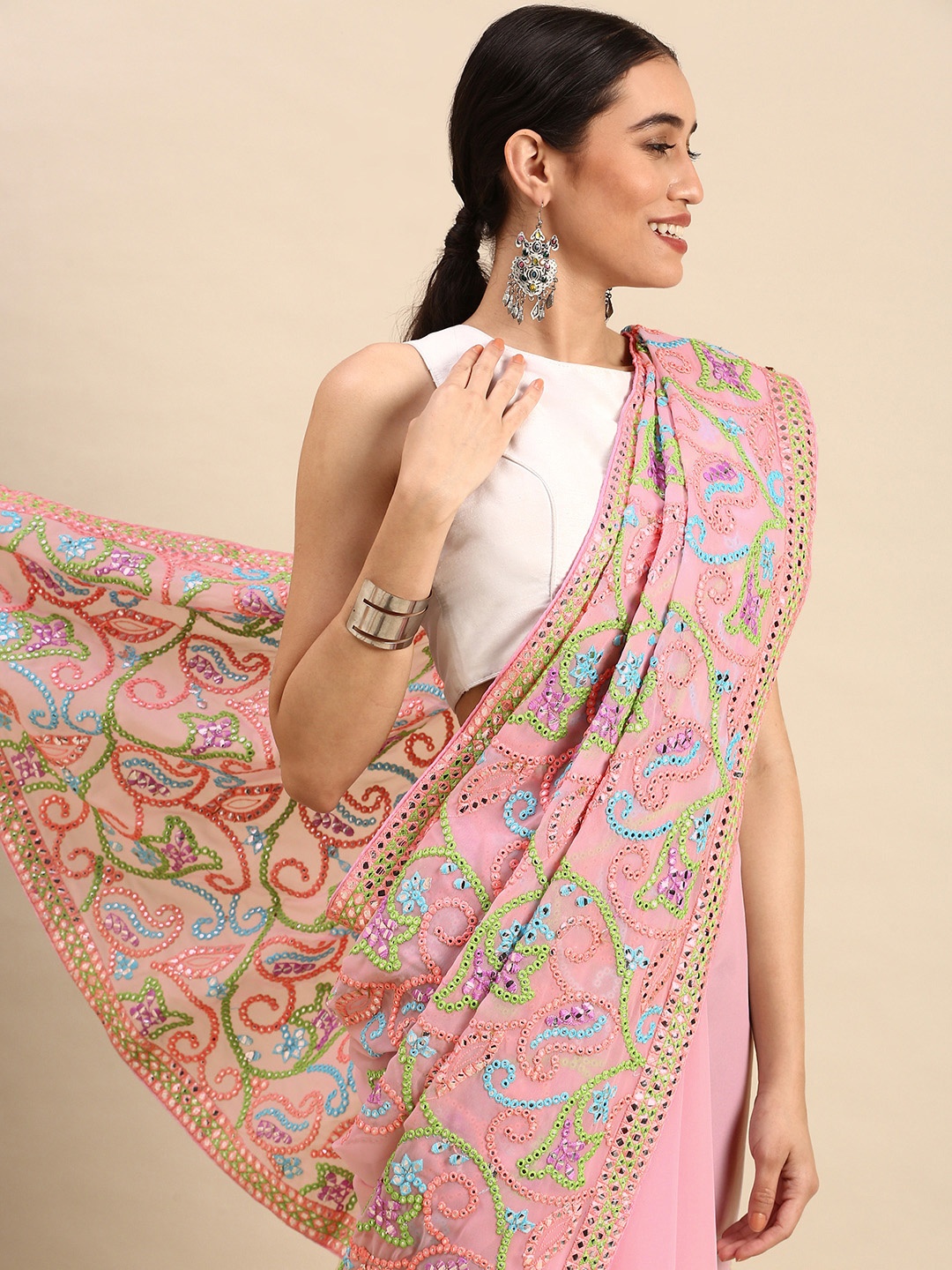 

VASTRANAND Embellished Mirror-Work Satin Saree, Pink