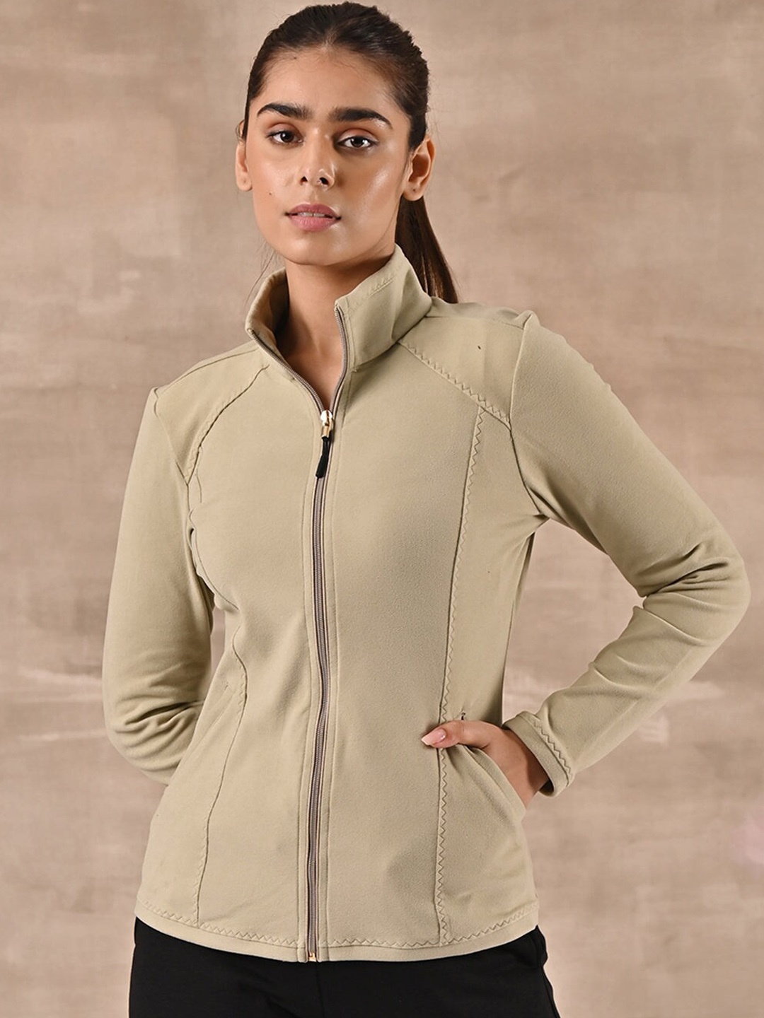 

Lakshita Women Green Solid Outdoor Wool Tailored Jacket