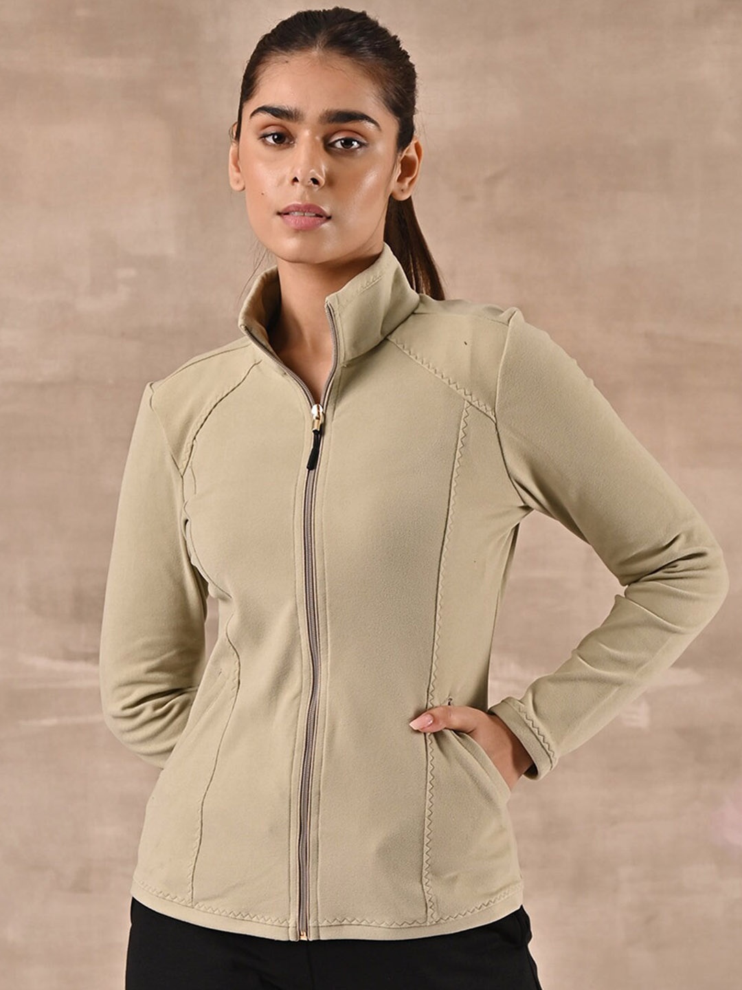 

Lakshita Women Green Solid Outdoor Wool Tailored Jacket